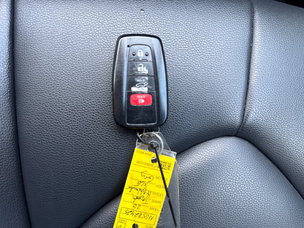 Used 2022 Toyota Highlander XLE AWD/4WD image 25