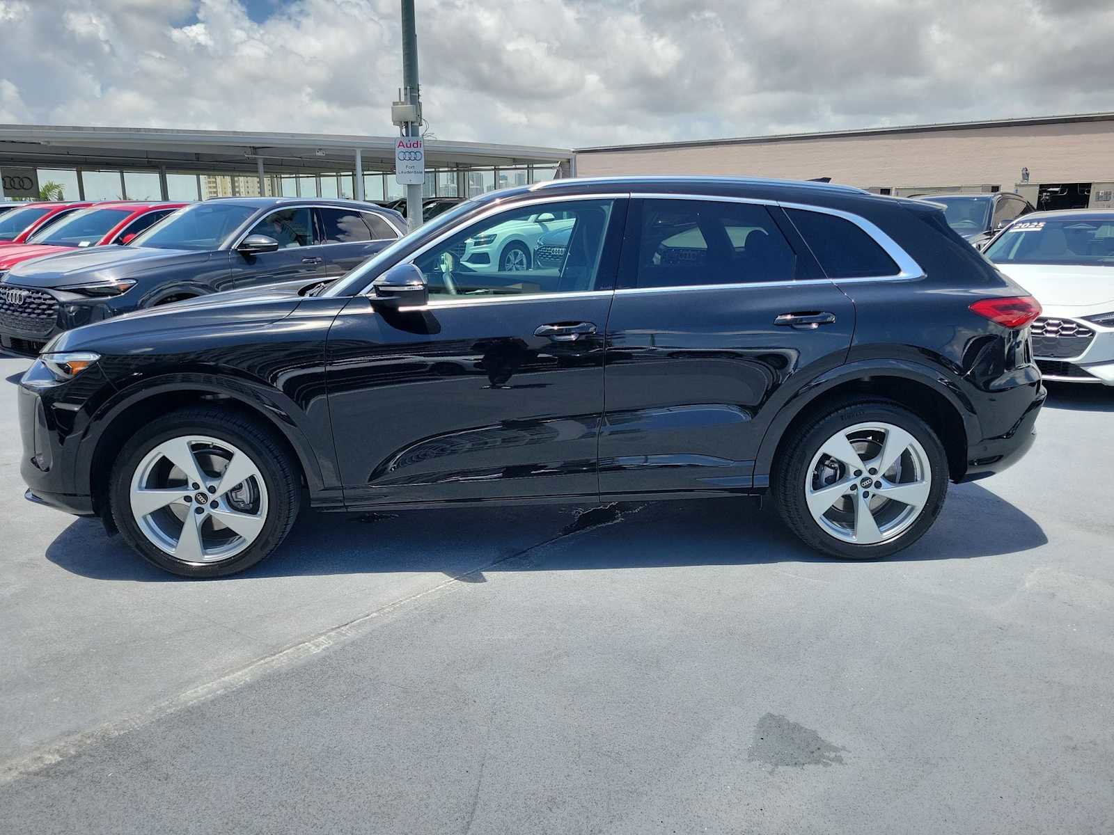 Used 2025 Audi Q5 Premium Plus w/ Premium Plus AWD/4WD image 3