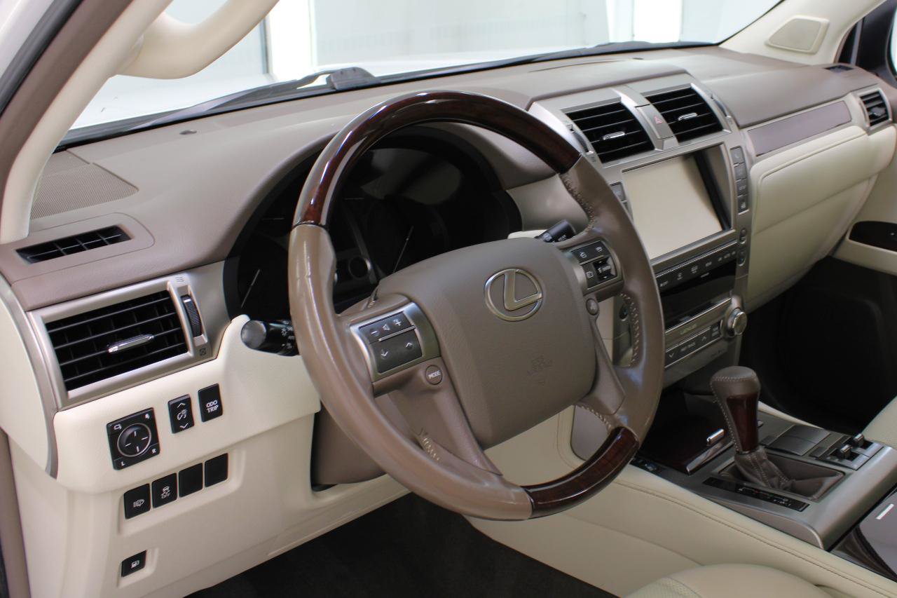 Used 2016 Lexus GX 460 w/ Premium Package AWD/4WD image 32