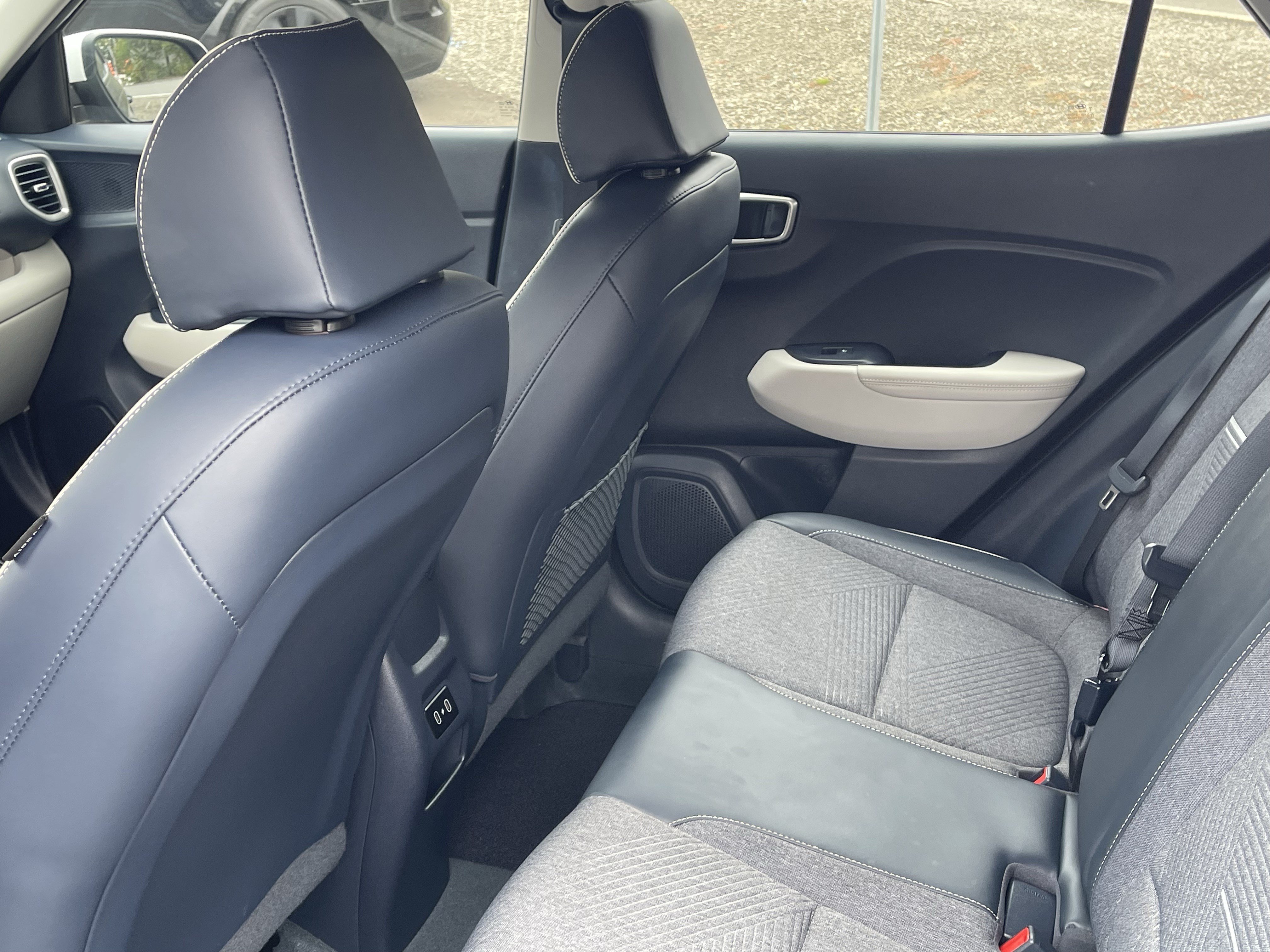 Certified 2025 Hyundai Venue Limited FWD image 14