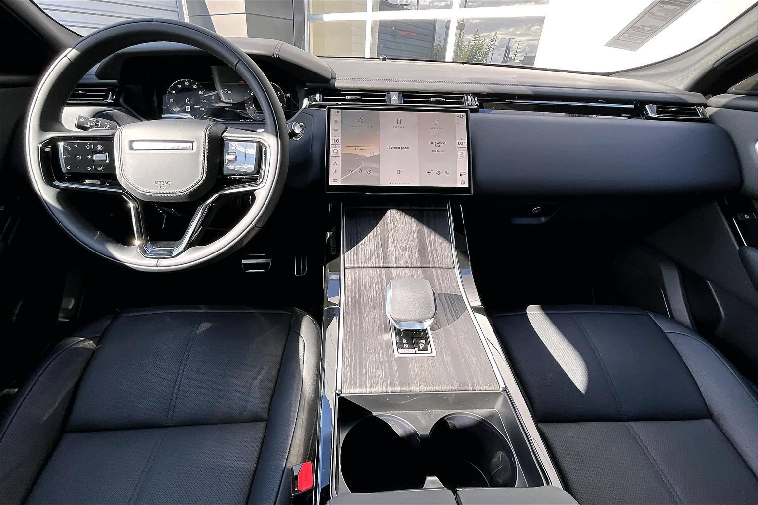 New 2026 Land Rover Range Rover Velar Dynamic SE AWD/4WD image 5