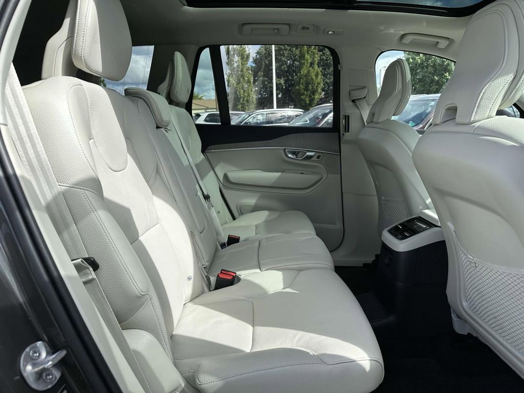 New 2024 Volvo XC90 T8 Plus image 16