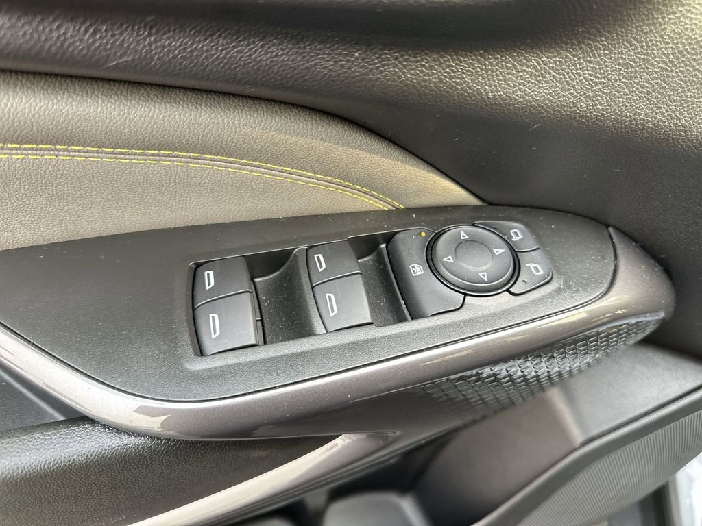 Used 2024 Chevrolet Trax ACTIV w/ Sunroof Package image 13