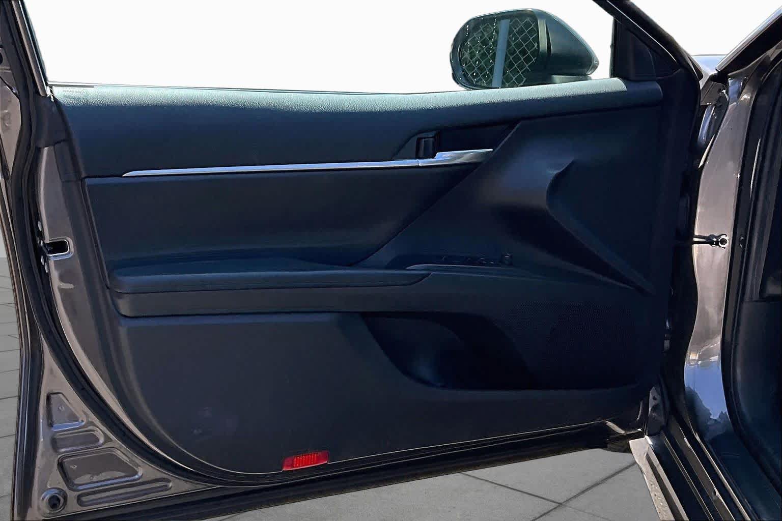 Used 2021 Toyota Camry SE FWD image 21