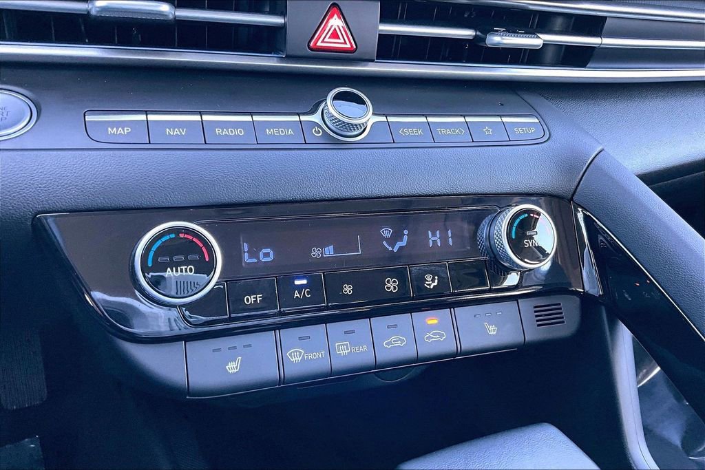 Used 2025 Hyundai Elantra SEL image 31