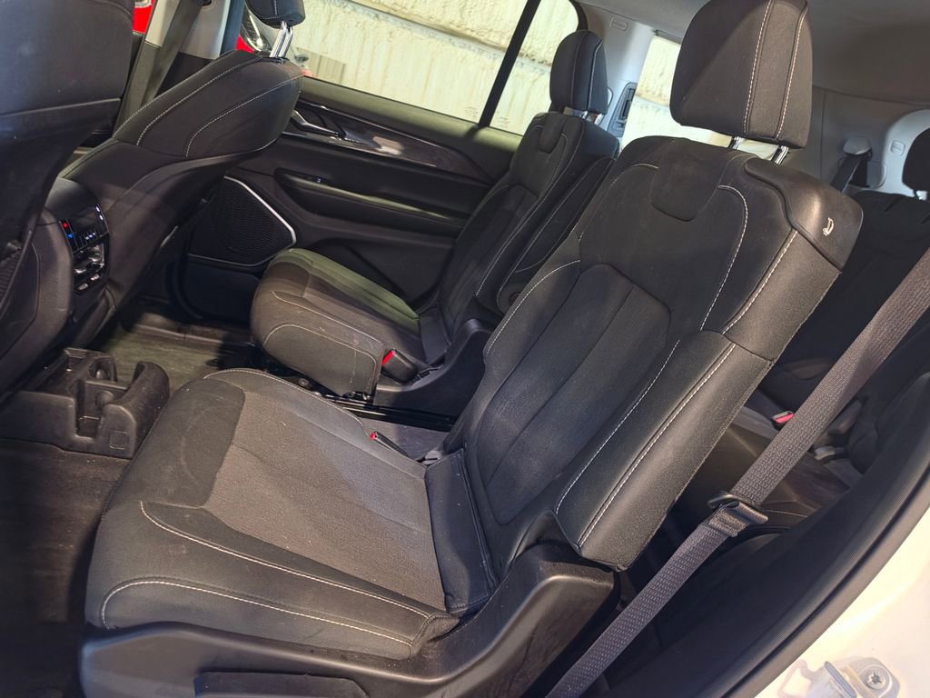 Used 2022 Jeep Grand Cherokee L Laredo w/ Luxury Tech Group I AWD/4WD image 7