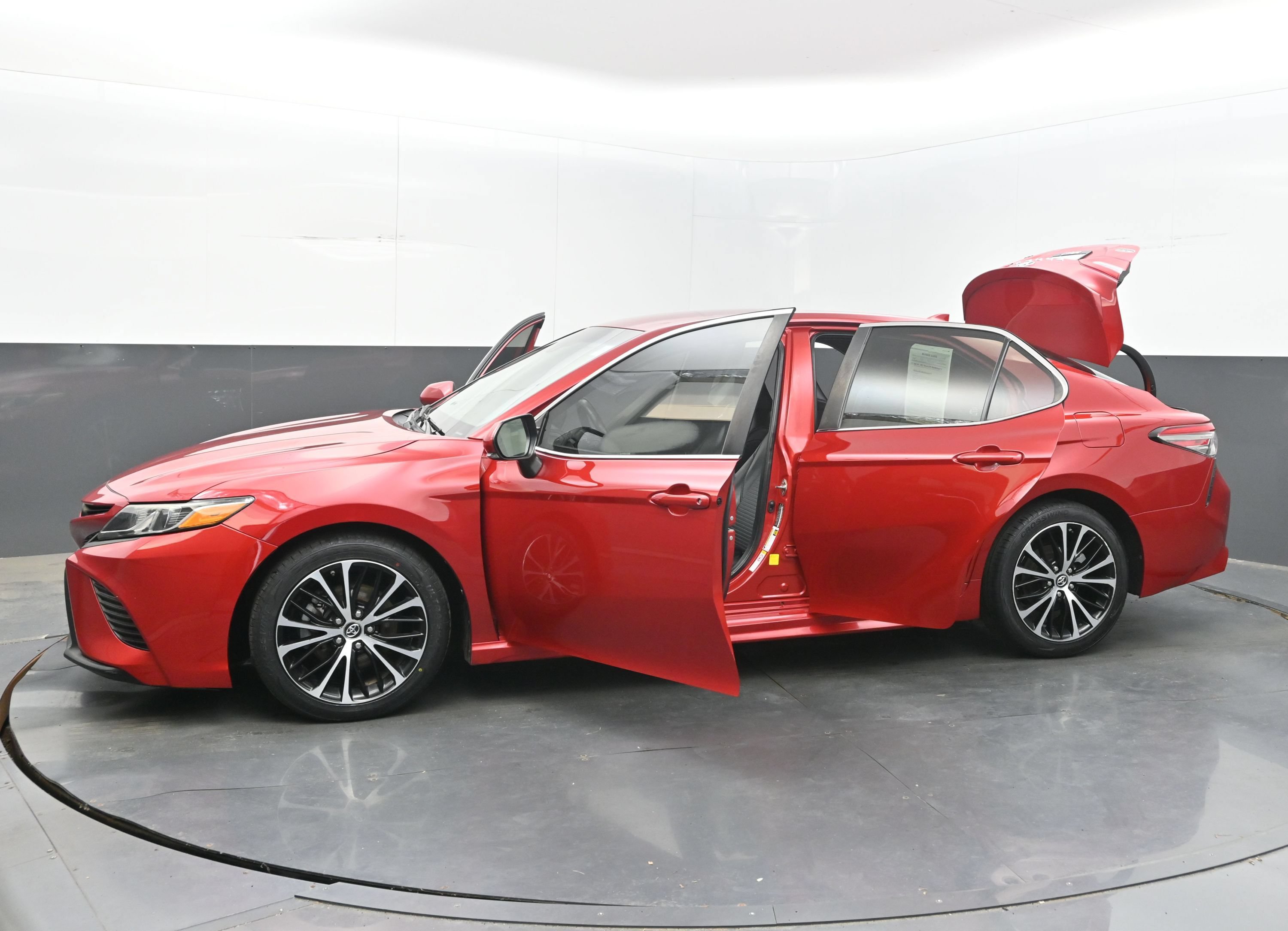 Used 2019 Toyota Camry SE w/ Convenience Package FWD image 40