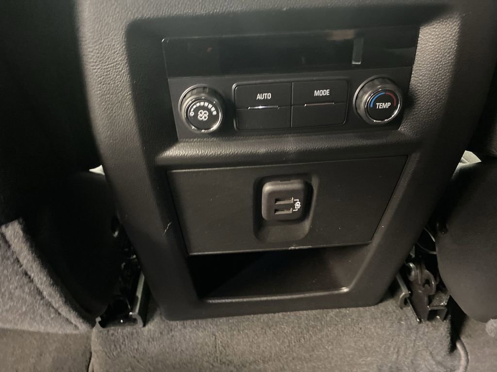 Certified 2023 Chevrolet Traverse LT FWD image 30