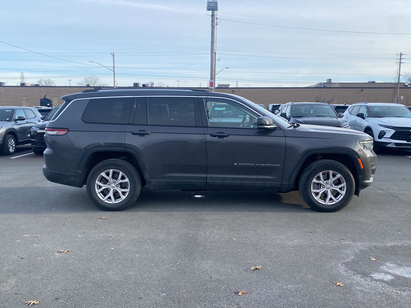 Used 2022 Jeep Grand Cherokee L Limited image 4