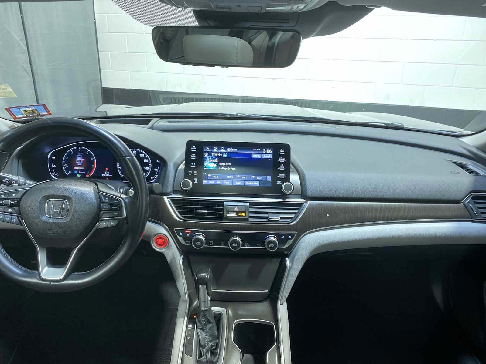 Used 2018 Honda Accord Touring image 10