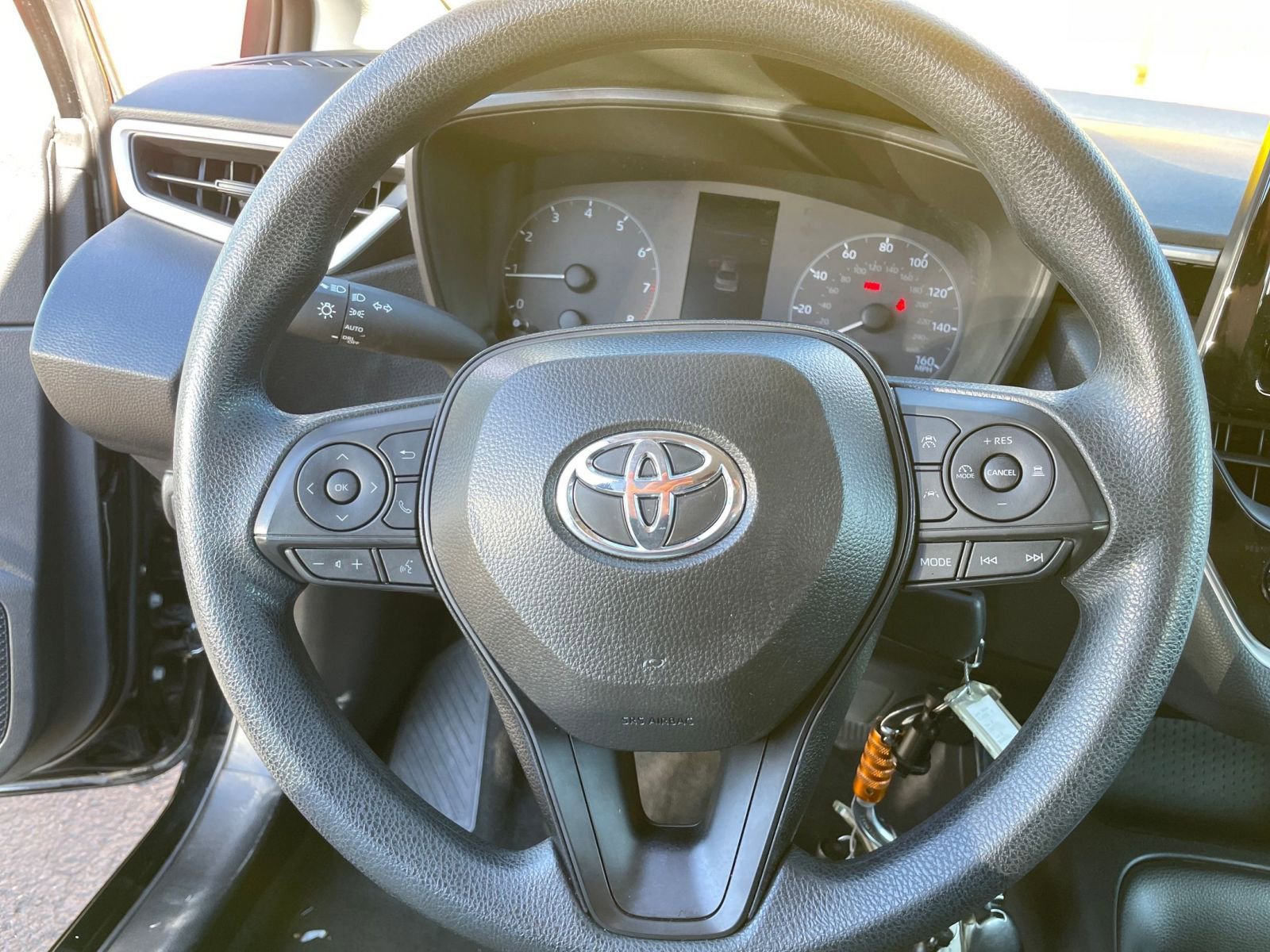 Used 2025 Toyota Corolla LE image 28