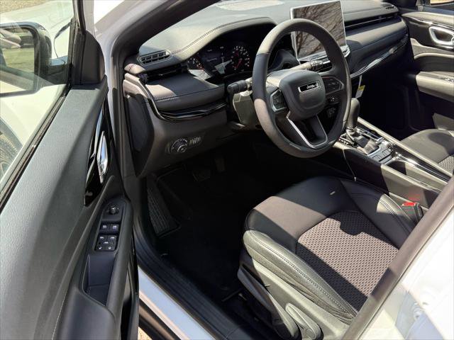 Certified 2026 Jeep Compass Latitude image 9