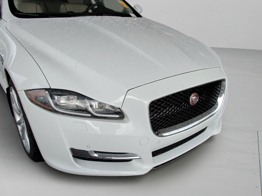 Used 2017 Jaguar XJ R-Sport image 10
