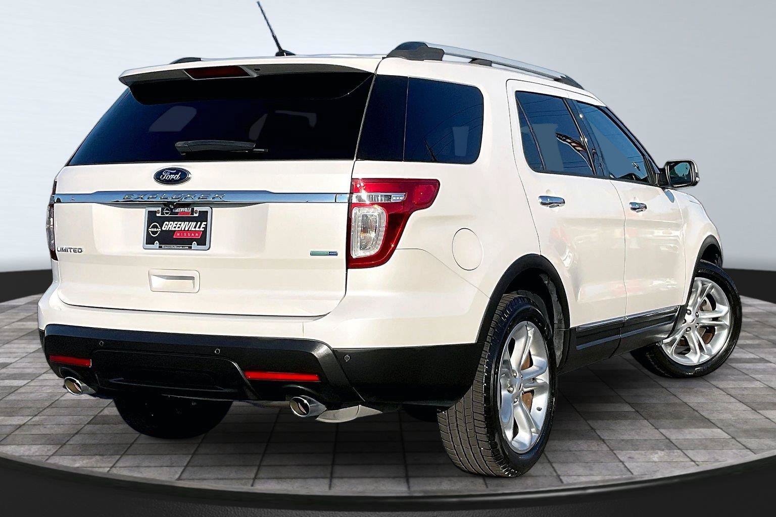 Used 2015 Ford Explorer Limited w/ Equipment Group 301A AWD/4WD image 14