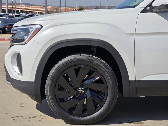 Used 2024 Volkswagen Atlas SE w/ Panoramic Sunroof Package image 9