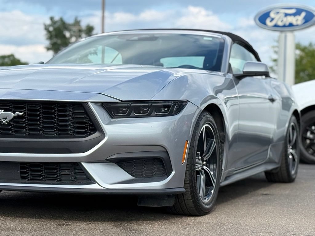 Used 2025 Ford Mustang Premium RWD image 30