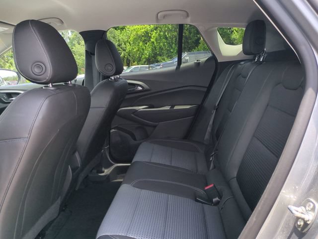 Used 2025 Chevrolet Trax LT w/ LT Convenience Package FWD image 15