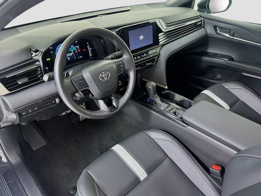 Used 2025 Toyota Camry SE image 10