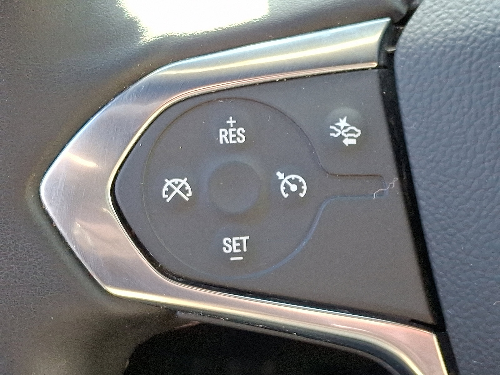 Used 2023 Chevrolet Traverse LT w/ LPO, Floor Liner Package image 23