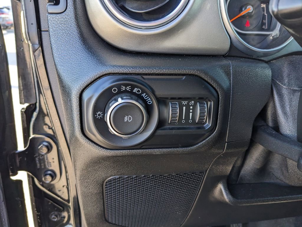 Used 2018 Jeep Wrangler Unlimited Sahara image 26