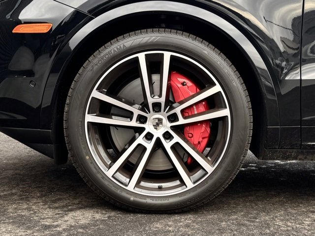 Used 2025 Porsche Cayenne Turbo image 11