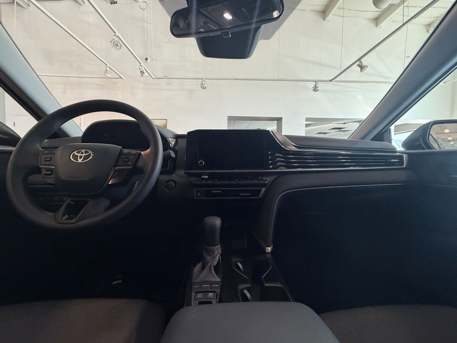 Used 2025 Toyota Camry LE image 32
