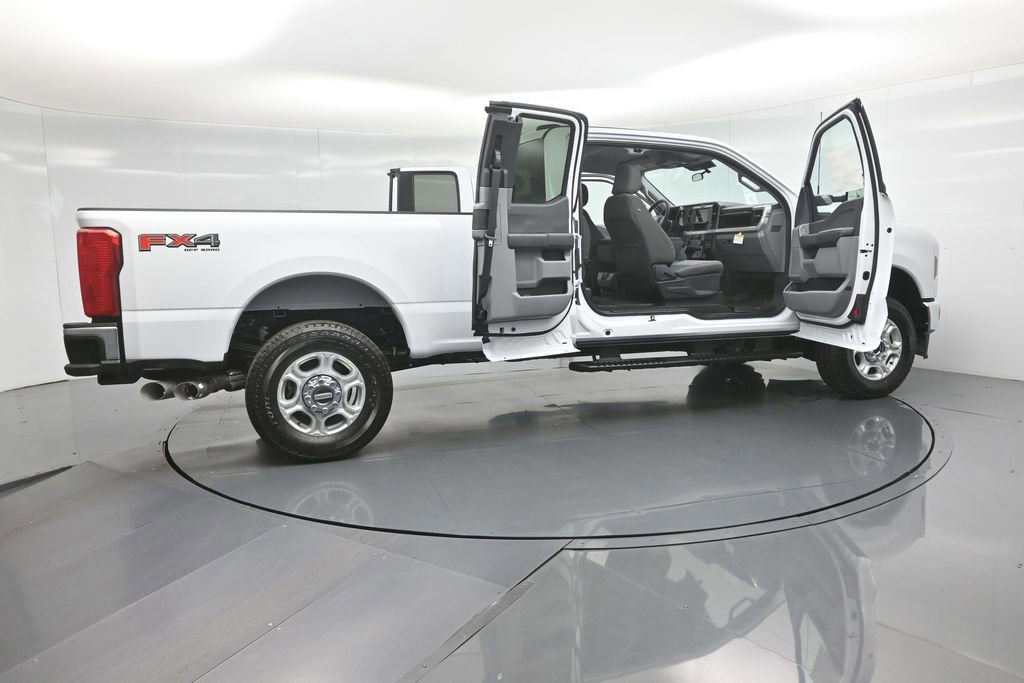 New 2026 Ford F350 XLT w/ FX4 Off-Road Package image 4