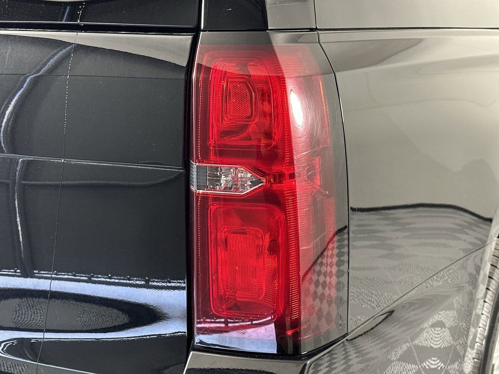 Used 2020 Chevrolet Suburban LT RWD image 25