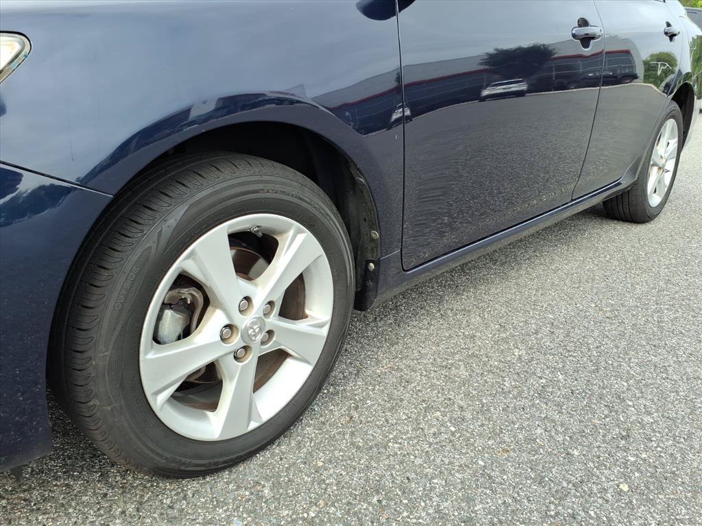 Used 2013 Toyota Corolla LE w/ Premium Pkg FWD image 10