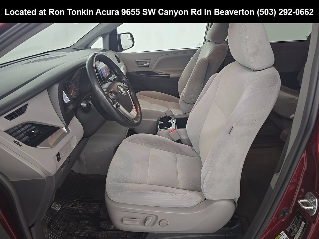 Used 2017 Toyota Sienna LE FWD image 8