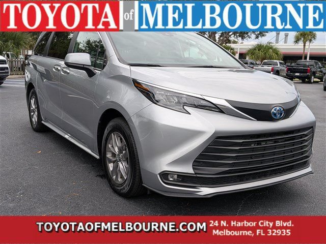 Used 2025 Toyota Sienna XLE