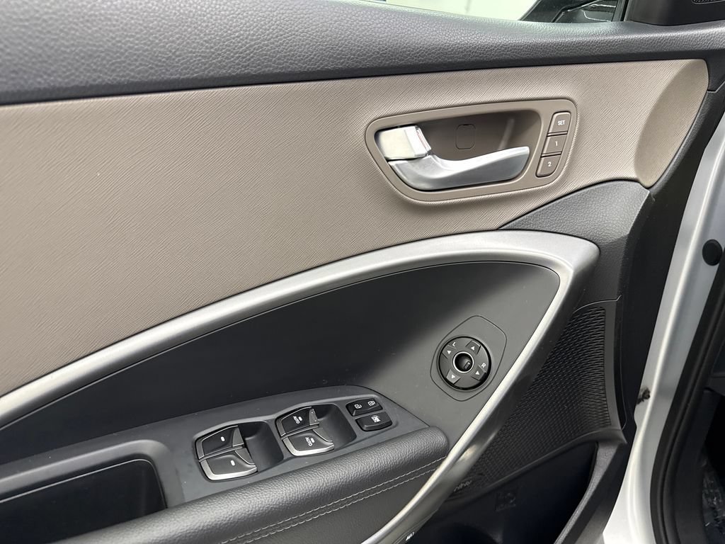 Used 2019 Hyundai Santa Fe XL AWD/4WD image 13
