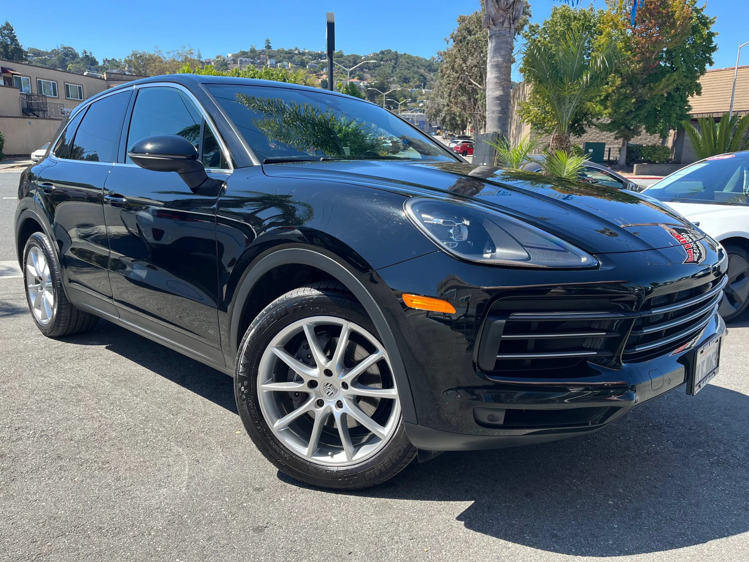 Used 2020 Porsche Cayenne w/ Driver Memory Package AWD/4WD image 2