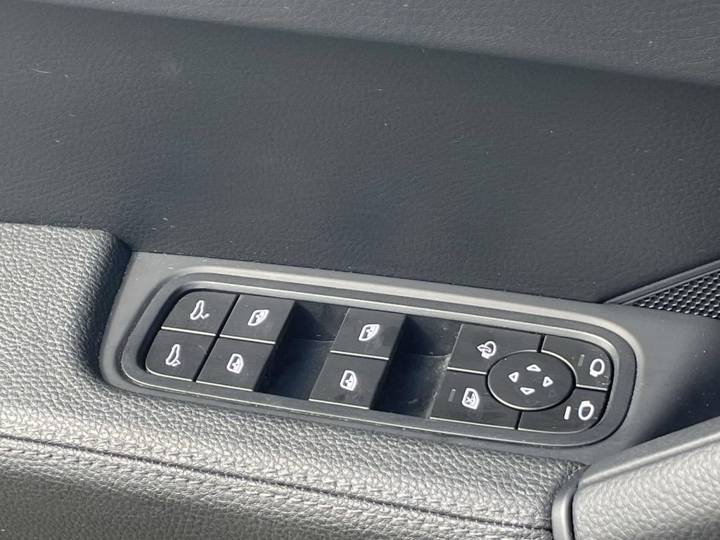 Used 2024 Porsche Cayenne Coupe AWD/4WD image 37