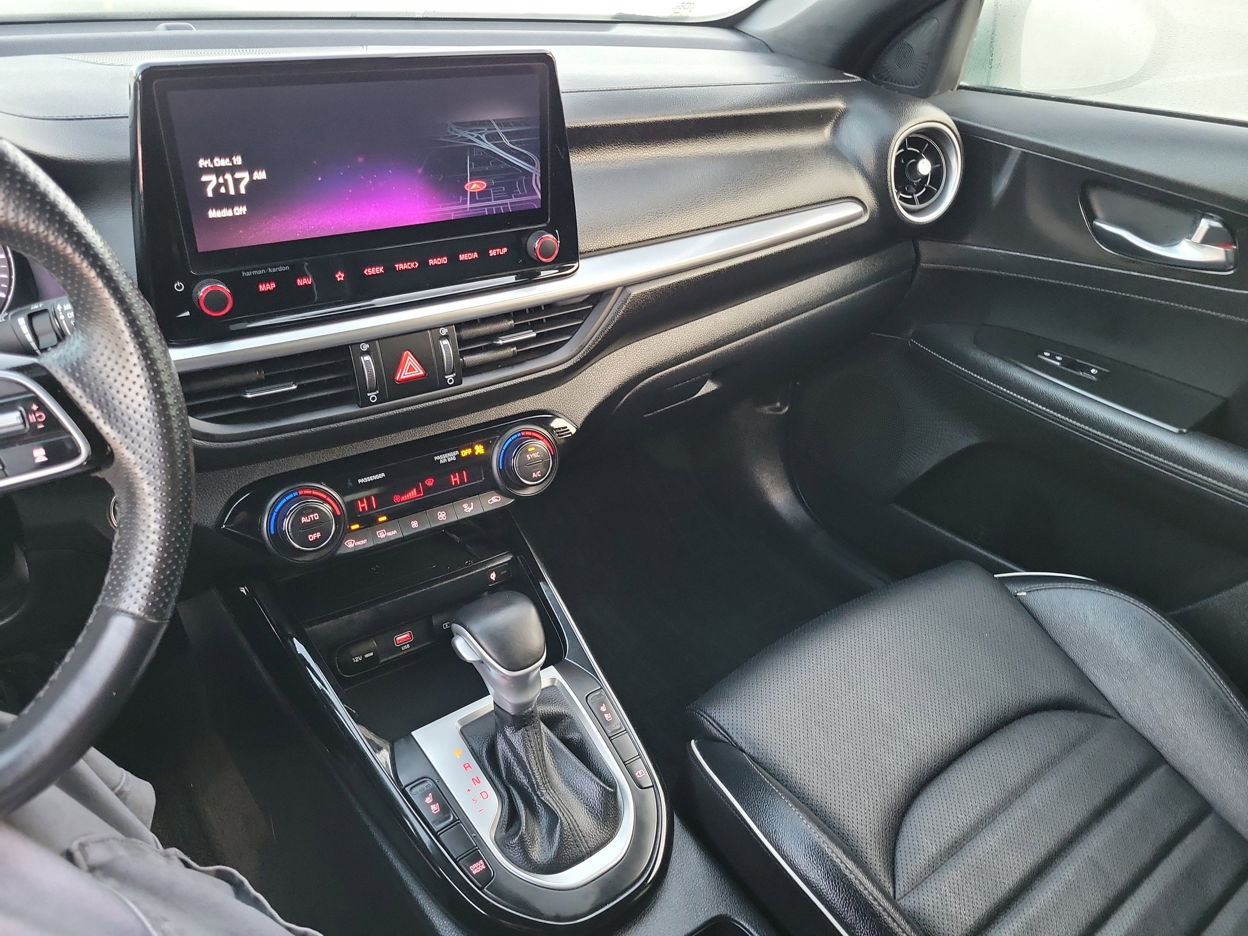 Used 2023 Kia Forte GT-Line w/ GT-Line Premium Package image 17