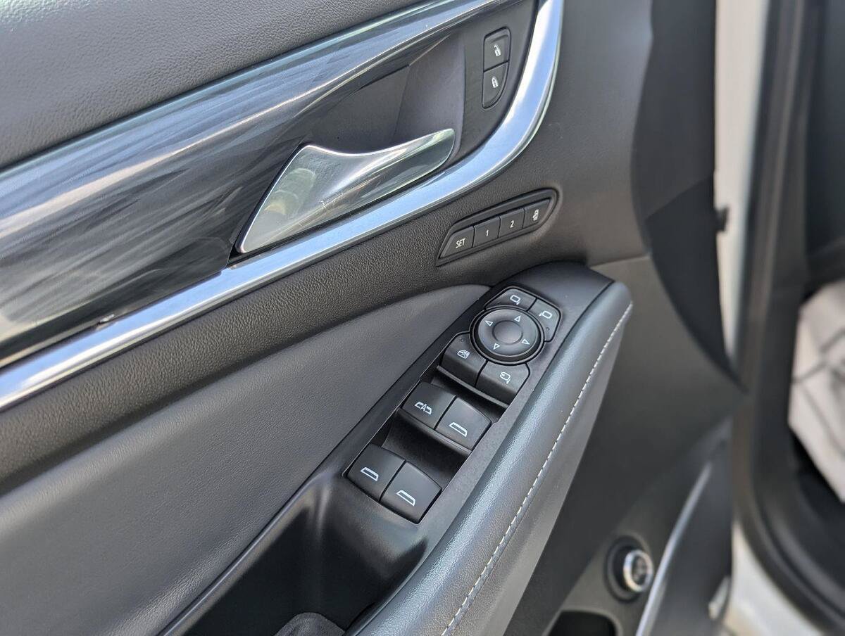 Used 2022 Buick Enclave Premium FWD image 18