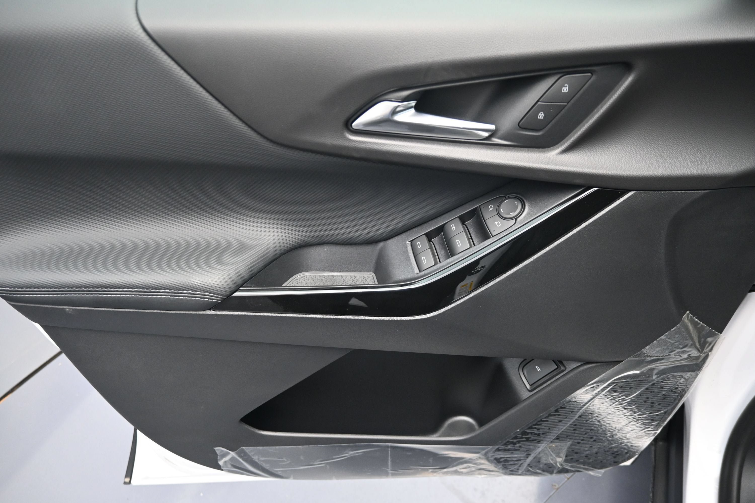 New 2027 Chevrolet Equinox LT w/ Convenience Package II FWD image 27
