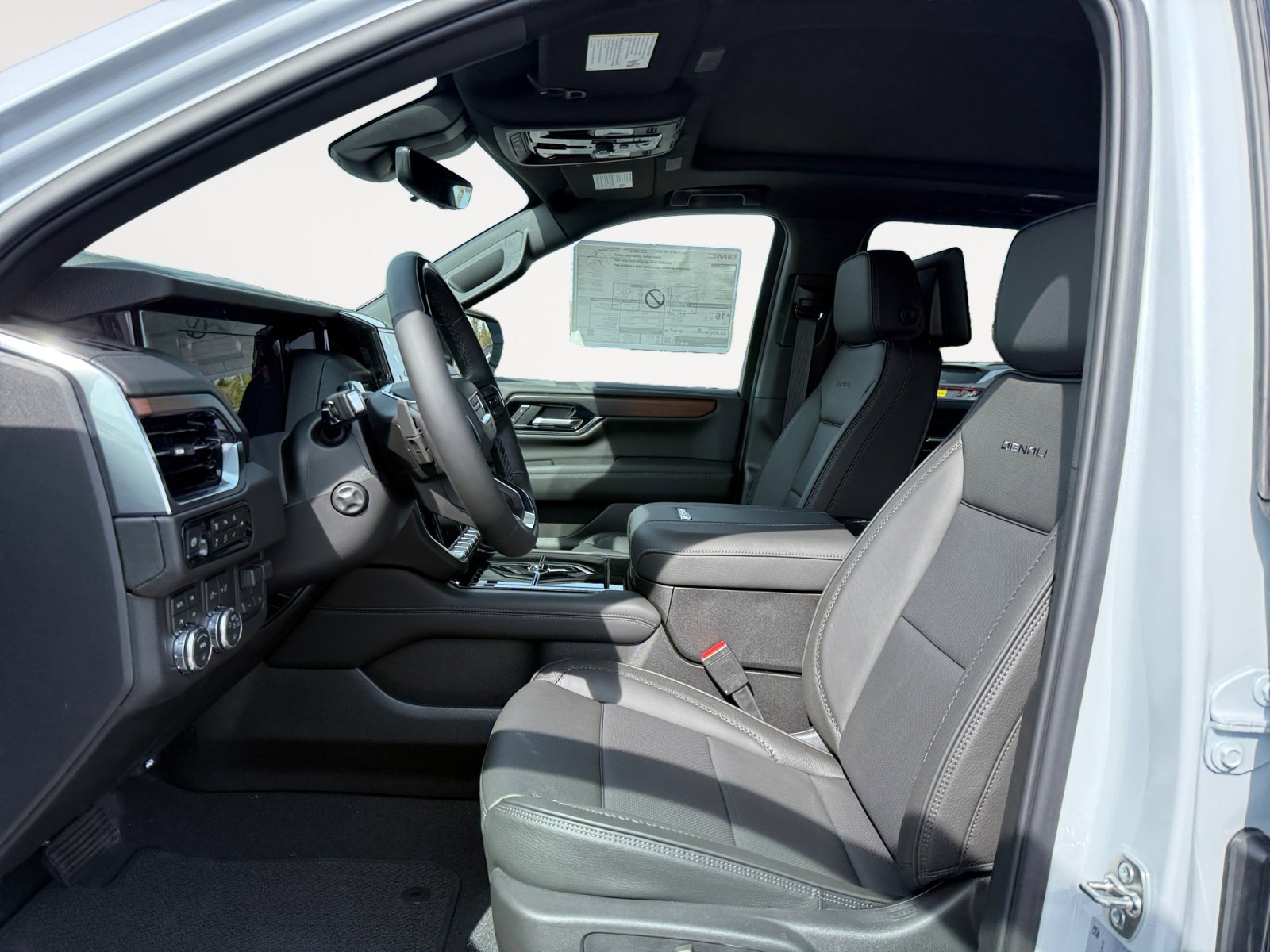 New 2026 GMC Yukon XL Denali w/ Denali Reserve Package image 10