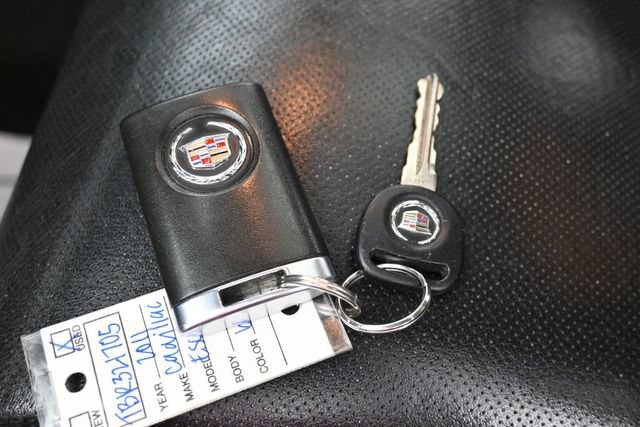 Used 2011 Cadillac Escalade Luxury AWD/4WD image 28