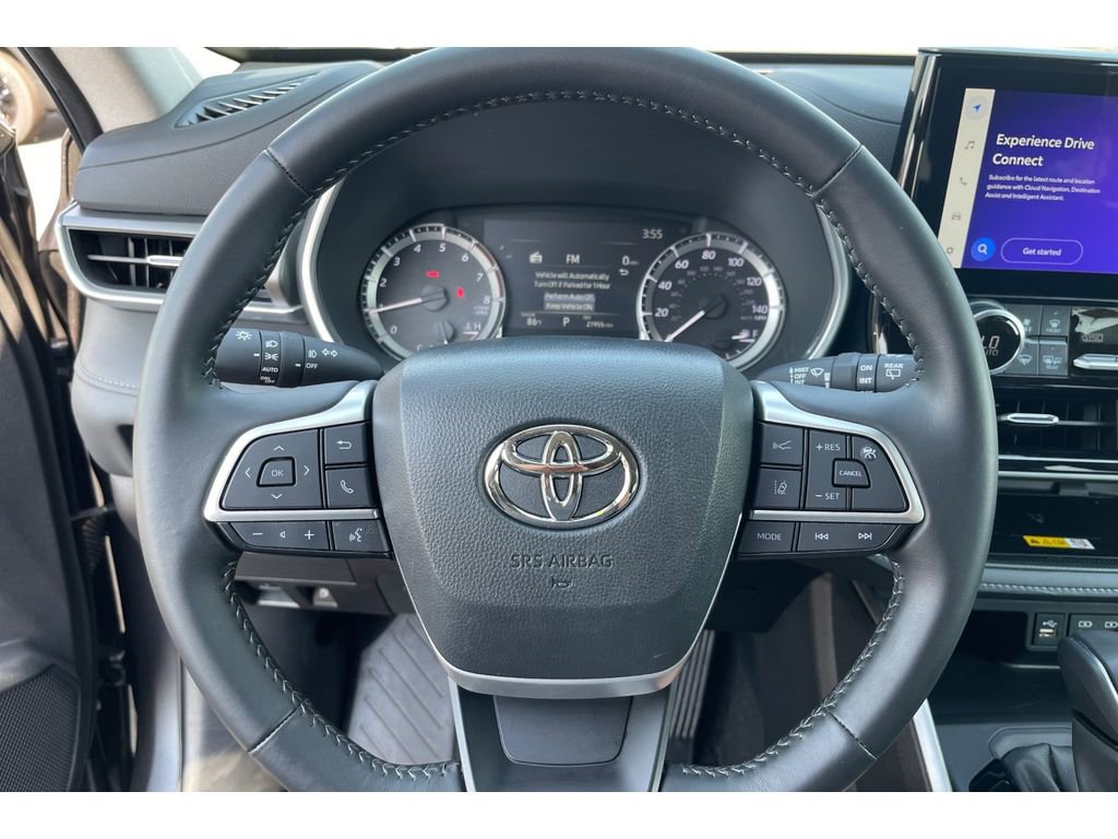 Used 2024 Toyota Highlander XLE FWD image 37
