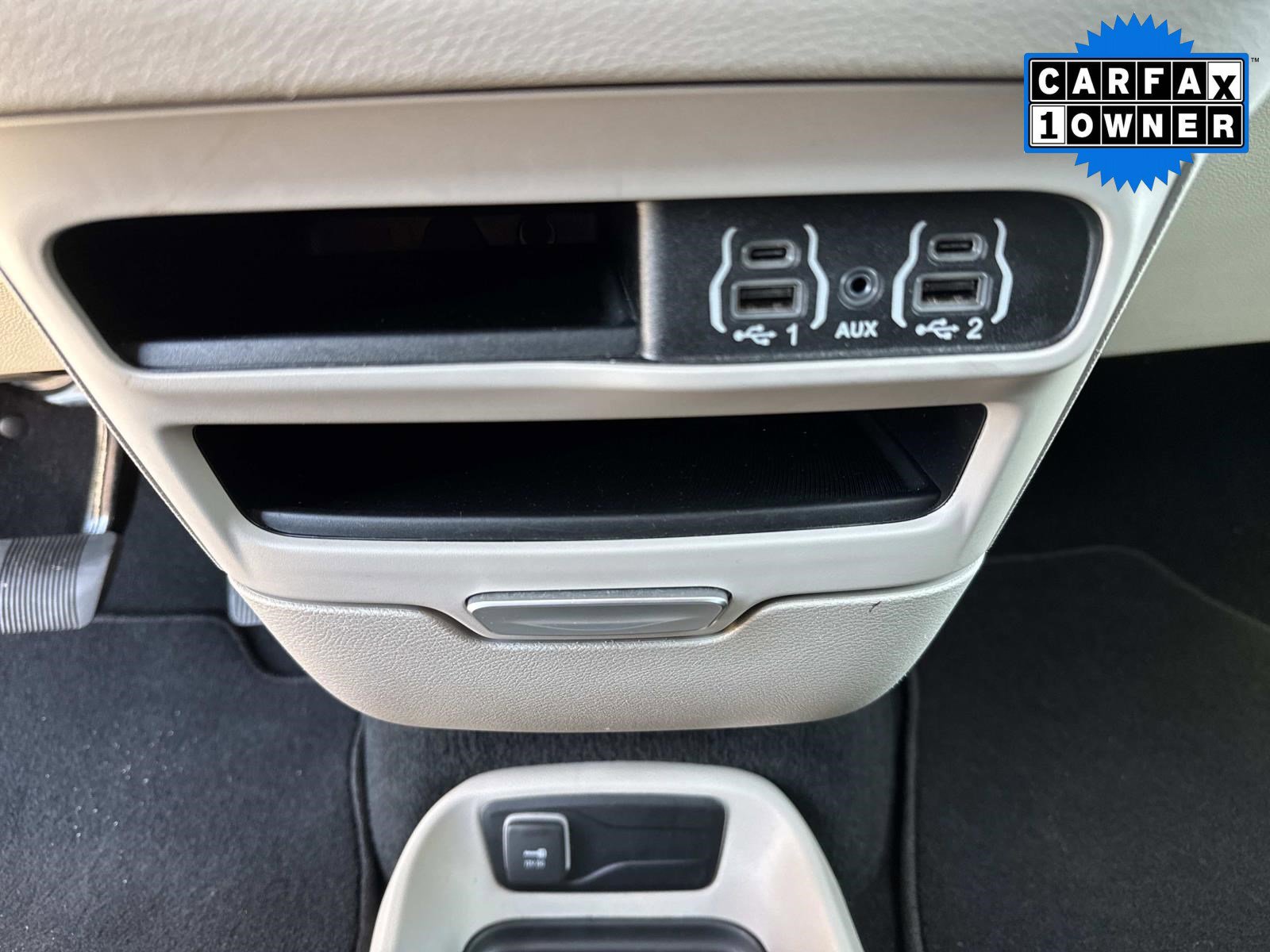 Used 2024 Chrysler Voyager LX image 29
