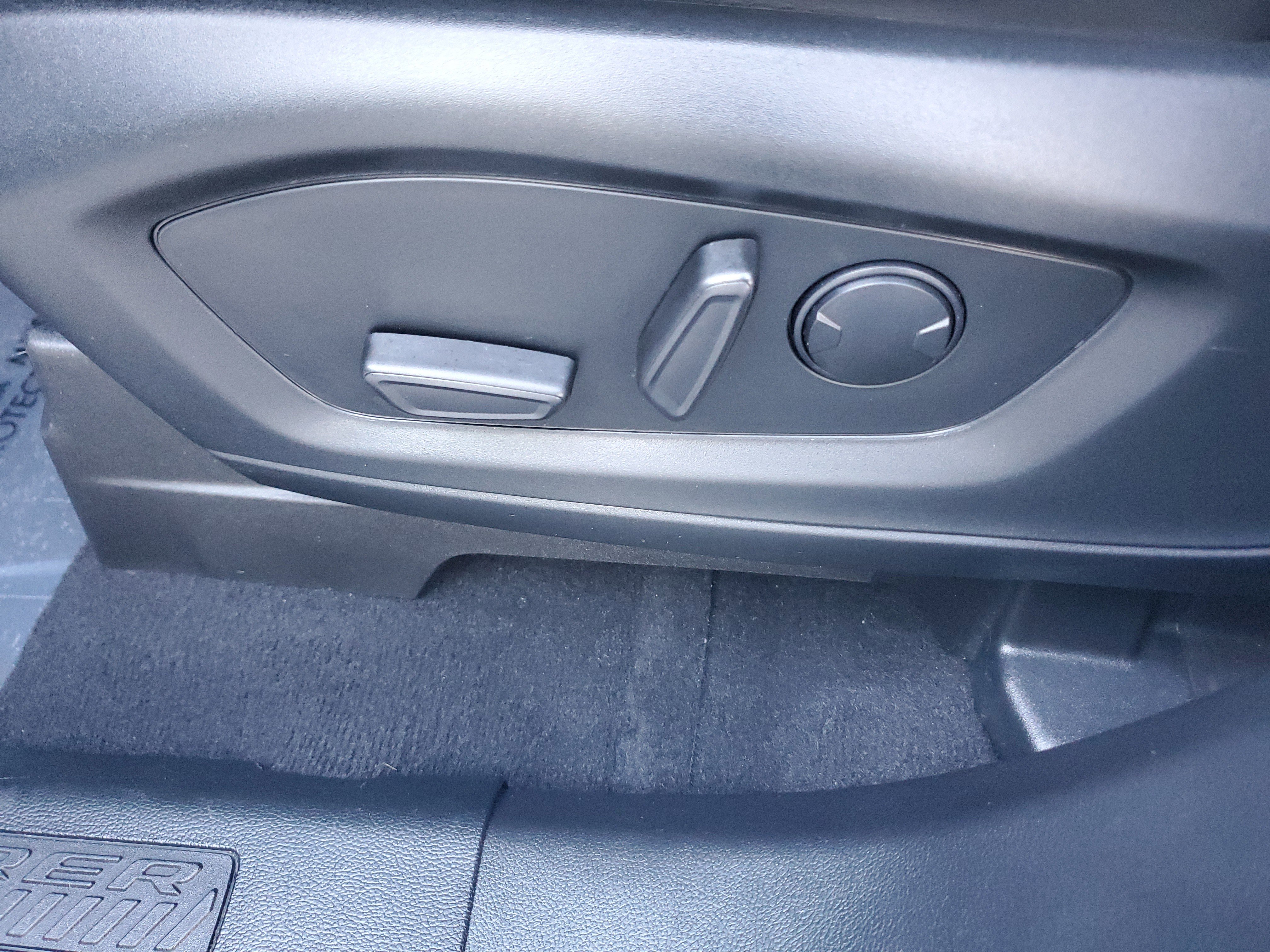 Used 2021 Ford Explorer XLT w/ Equipment Group 202A image 12