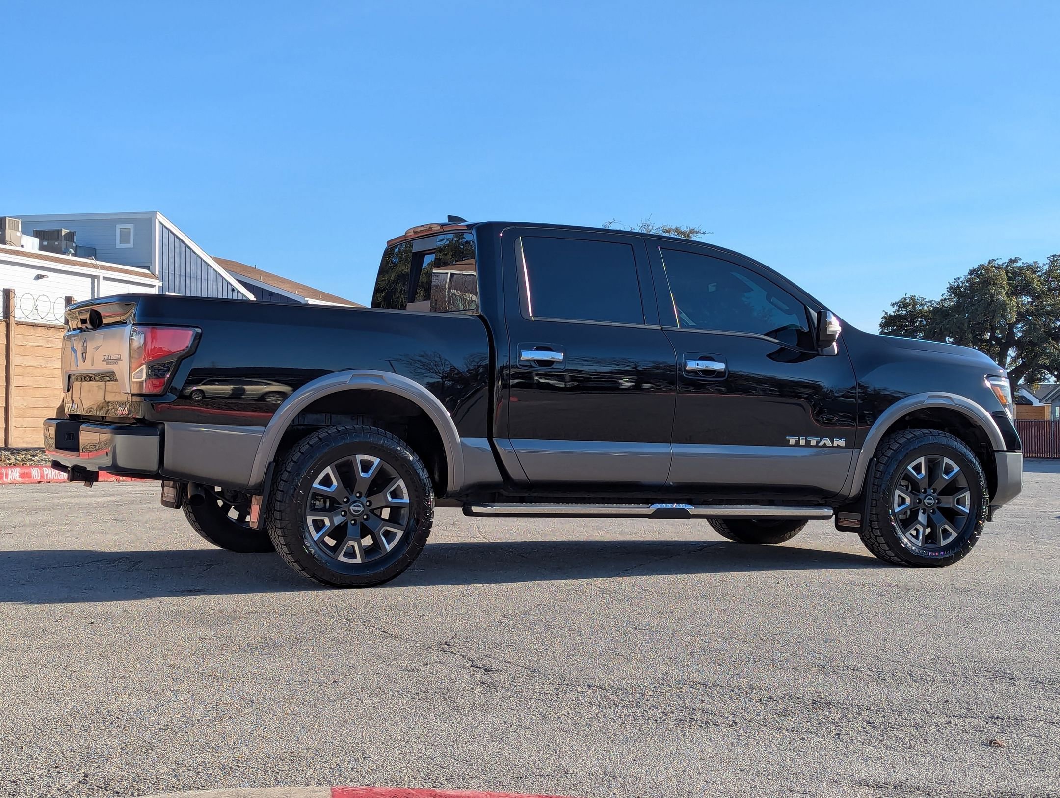 Used 2023 Nissan Titan Platinum Reserve w/ Moonroof Package image 4