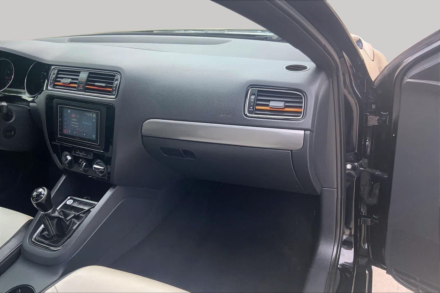 Used 2016 Volkswagen Jetta Sport FWD image 18