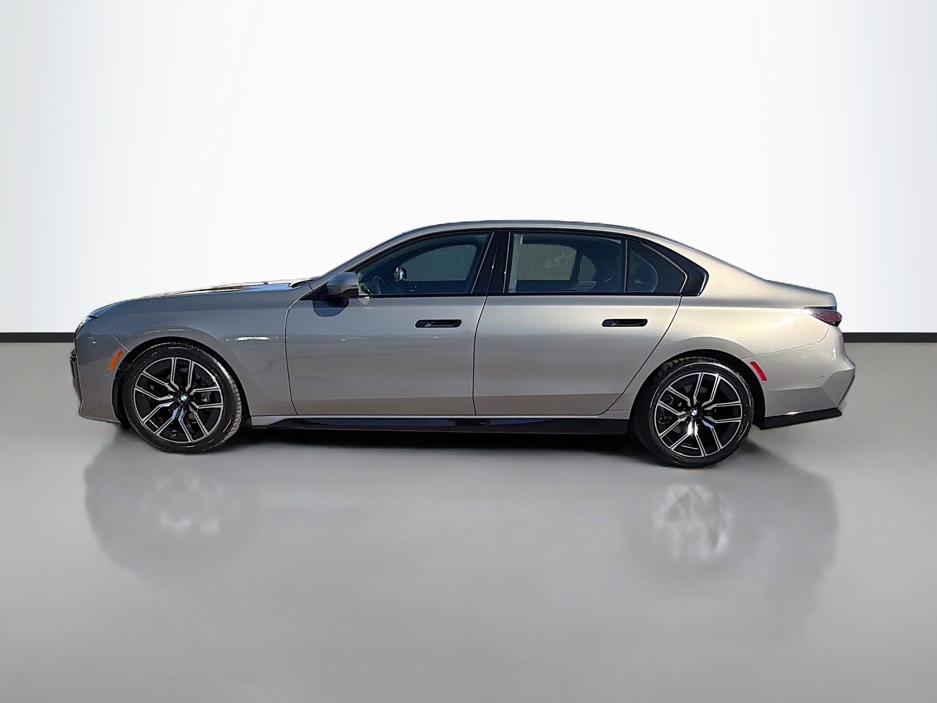 Certified 2024 BMW 740i image 7