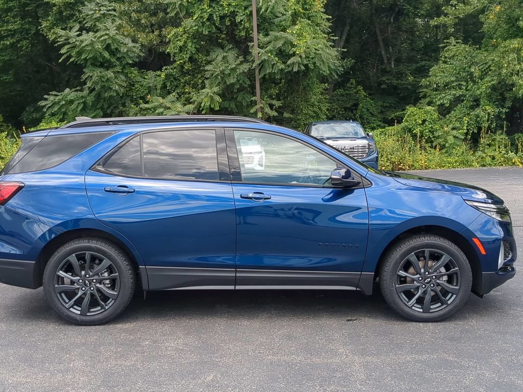 Used 2022 Chevrolet Equinox RS w/ RS Leather Package AWD/4WD image 3