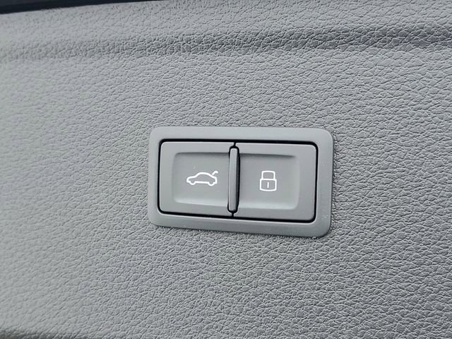 Used 2025 Audi Q5 e Premium Plus w/ Premium Plus Package image 10