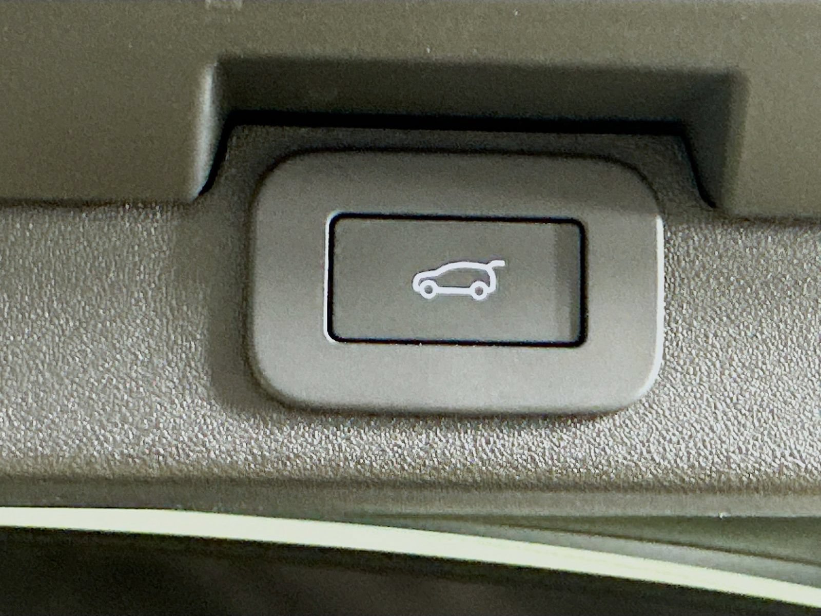 Used 2025 Land Rover Discovery S AWD/4WD image 43