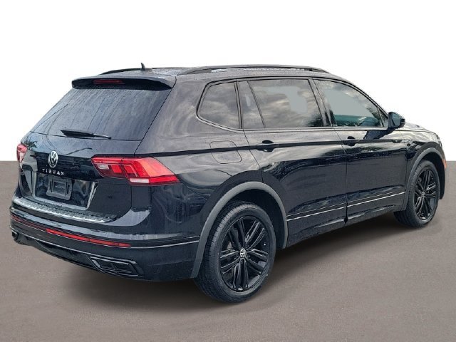 Certified 2022 Volkswagen Tiguan SE R-Line FWD image 4
