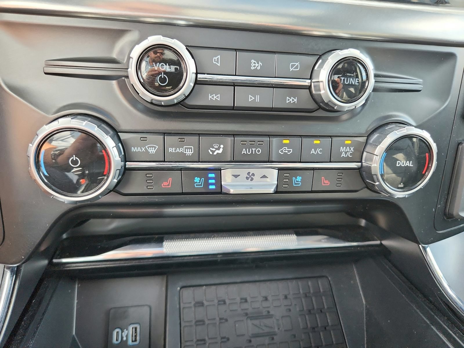 Used 2023 Ford F150 Lariat w/ Equipment Group 502A High AWD/4WD image 22